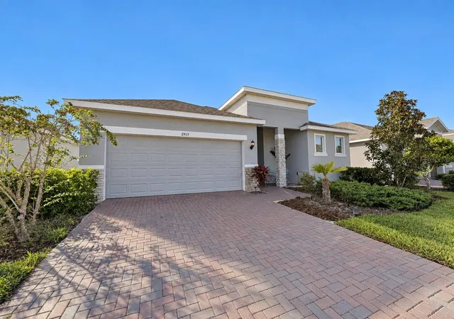 Photo 3 of Single family home for sale at 2913 Bluestem Ln, Clermont, FL 34714 | MLS# O6445263 | Listing updated on 2026-10-13