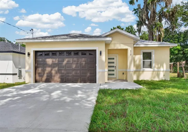 Single family home for sale at 613 W Valencia St, LAKELAND, FL 33805 | MLS# TB8552711