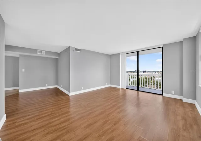 Photo 3 of Condo for sale at 400 E Colonial Dr #1604, Orlando, FL 32803 | MLS# O6445277 | Listing updated on 2026-09-30