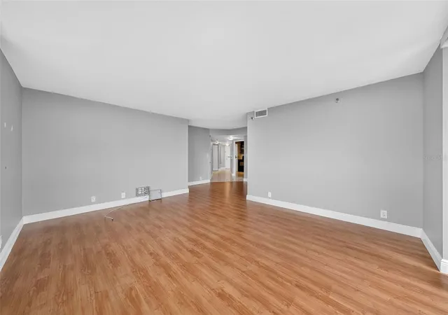 Photo 3 of Condo for sale at 400 E Colonial Dr #1604, Orlando, FL 32803 | MLS# O6445277 | Listing updated on 2026-09-30