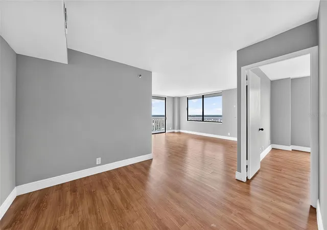 Photo 4 of Condo for sale at 400 E Colonial Dr #1604, Orlando, FL 32803 | MLS# O6445277 | Listing updated on 2026-09-30