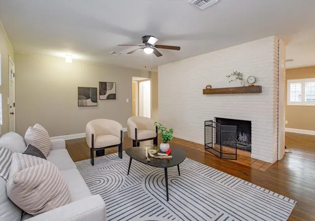 Photo 3 of Single family home for sale at 1060 Gregory Dr, Maitland, FL 32751 | MLS# O6445281 | Listing updated on 2026-10-06