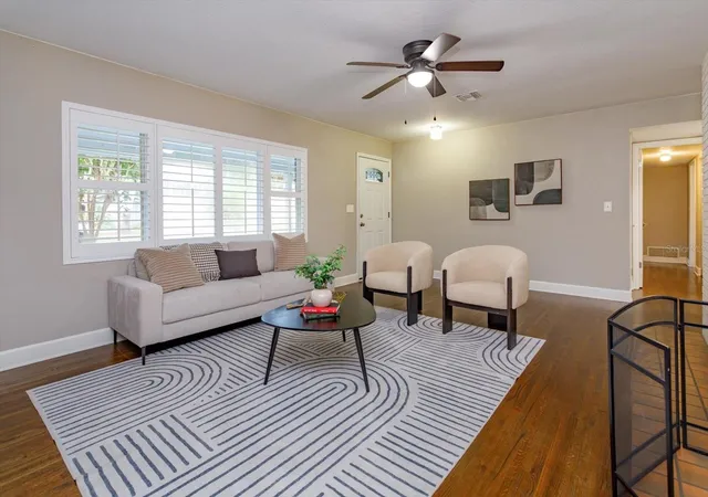 Photo 4 of Single family home for sale at 1060 Gregory Dr, Maitland, FL 32751 | MLS# O6445281 | Listing updated on 2026-10-06