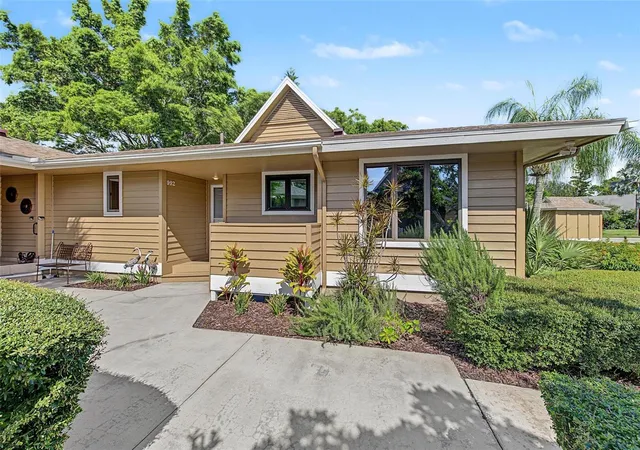 Photo 1 of Single family home for sale at 992 Spinnaker Ct, Tarpon Springs, FL 34689 | MLS# TB8552728 | Listing updated on 2026-10-08