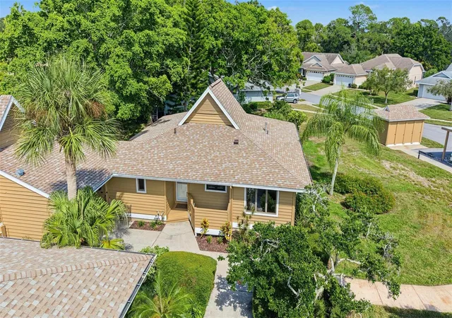 Photo 4 of House for sale at 992 Spinnaker Ct, Tarpon Springs, FL 34689 | MLS# TB8552728 | Listing updated on 2026-10-08