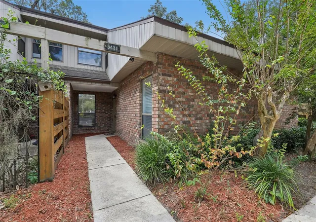 Photo 2 of Townhouse for sale at 5431 Nw 33rd Place, Gainesville, FL 32606 | MLS# GC543830 | Listing updated on 2026-10-06