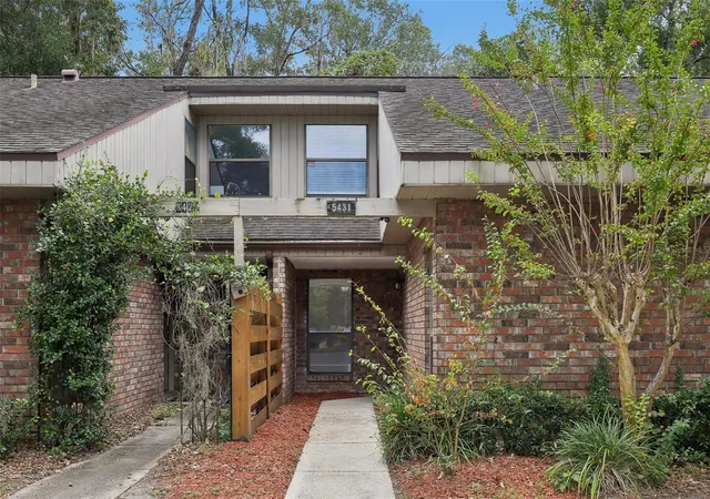 Photo 3 of Townhouse for sale at 5431 Nw 33rd Place, Gainesville, FL 32606 | MLS# GC543830 | Listing updated on 2026-10-06