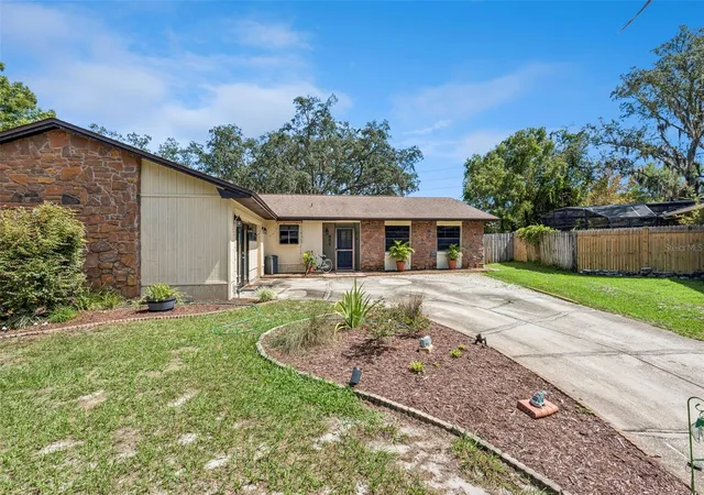 Photo 2 of Single family home for sale at 855 Benchwood Dr, Winter Springs, FL 32708 | MLS# O6445288 | Listing updated on 2026-10-03