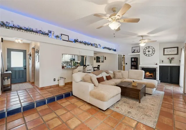 Photo 3 of Single family home for sale at 855 Benchwood Dr, Winter Springs, FL 32708 | MLS# O6445288 | Listing updated on 2026-10-03