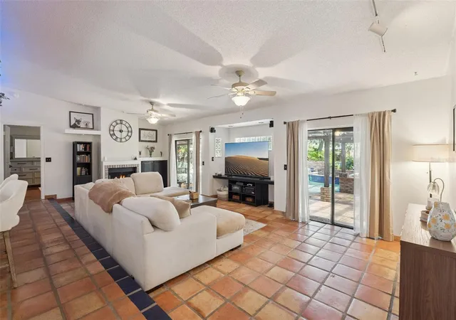 Photo 4 of Single family home for sale at 855 Benchwood Dr, Winter Springs, FL 32708 | MLS# O6445288 | Listing updated on 2026-10-03