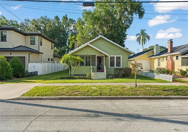 Photo 1 of Single family home for sale at 910 Shady Ln Dr, Orlando, FL 32804 | MLS# O6445289 | Listing updated on 2026-10-01