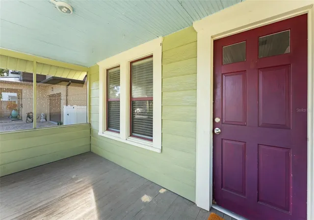 Photo 3 of Single family home for sale at 910 Shady Ln Dr, Orlando, FL 32804 | MLS# O6445289 | Listing updated on 2026-10-01
