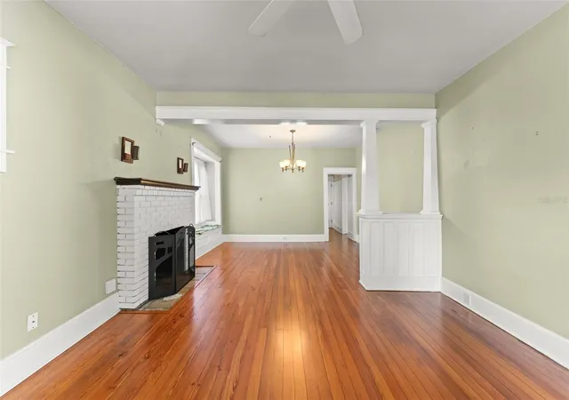 Photo 3 of Single family home for sale at 910 Shady Ln Dr, Orlando, FL 32804 | MLS# O6445289 | Listing updated on 2026-10-01