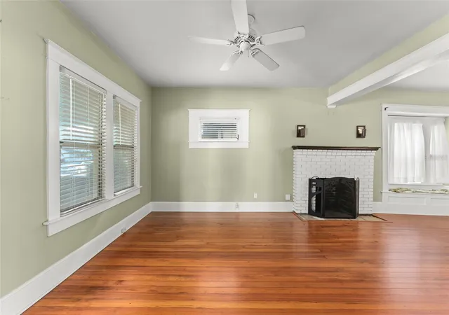 Photo 4 of Single family home for sale at 910 Shady Ln Dr, Orlando, FL 32804 | MLS# O6445289 | Listing updated on 2026-10-01