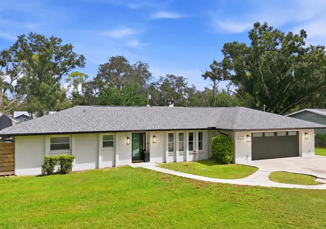 Photo 1 of Single family home for sale at 5605 Sawgrass Rd, Sarasota, FL 34232 | MLS# A4707659 | Listing updated on 2026-10-07