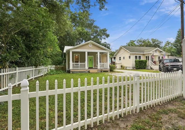 Photo 3 of Single family home for sale at 1242 New York Ave, Dunedin, FL 34698 | MLS# TB8552744 | Listing updated on 2026-10-12
