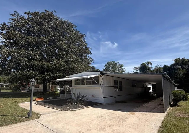 Photo 2 of Manufactured home for sale at 1931 Nw 29th Court, Ocala, FL 34475 | MLS# OM732990 | Listing updated on 2026-09-29