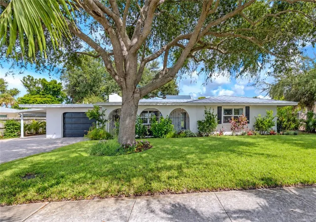 Photo 1 of Single family home for sale at 324 Beach Rd, Venice, FL 34285 | MLS# TB8552746 | Listing updated on 2026-09-30