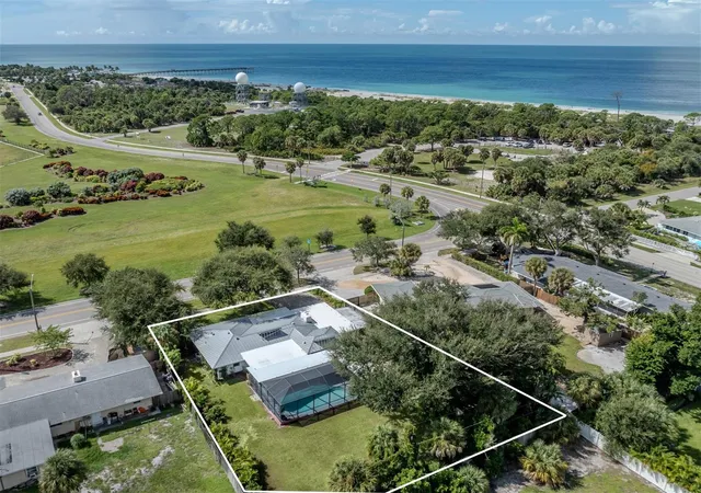 Photo 2 of Single family home for sale at 324 Beach Rd, Venice, FL 34285 | MLS# TB8552746 | Listing updated on 2026-09-30