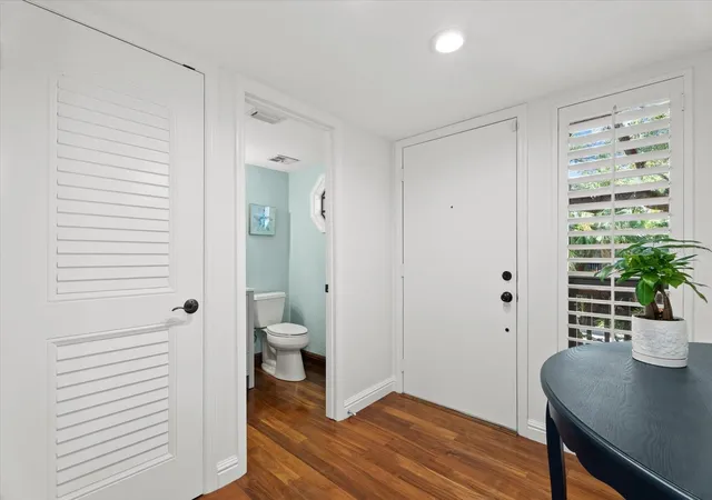 Photo 2 of Condo for sale at 1423 Landings Pl #59, Sarasota, FL 34231 | MLS# A4707662 | Listing updated on 2026-10-07