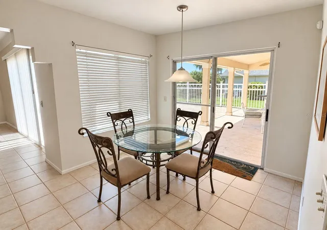 Photo 4 of Single family home for sale at 823 Carrigan Ave, Oviedo, FL 32765 | MLS# O6445308 | Listing updated on 2026-10-01