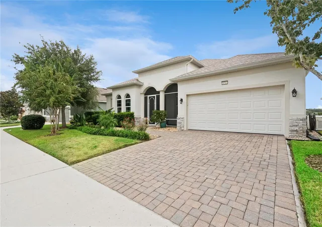 Photo 3 of Single family home for sale at 8712 Bridgeport Bay Cir, Mount Dora, FL 32757 | MLS# O6445310 | Listing updated on 2026-10-08