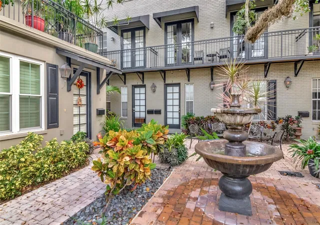 Photo 3 of Condo for sale at 1008 S Moody Ave #2, Tampa, FL 33629 | MLS# TB8552758 | Listing updated on 2026-10-03