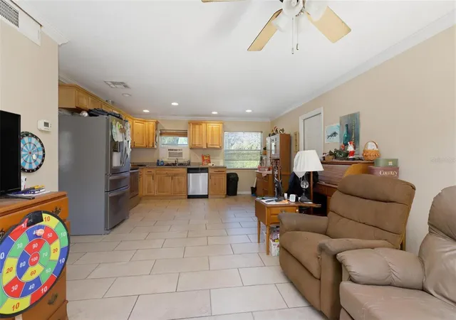 Photo 4 of Single family home for sale at 914 Cass St, Deland, FL 32720 | MLS# V4951543 | Listing updated on 2026-10-03