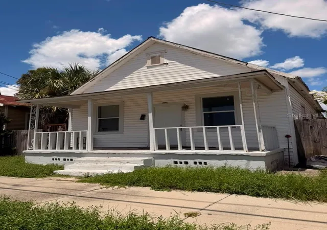 Single family home for sale at 2323 W Chestnut St, TAMPA, FL 33607 | MLS# TB8552764