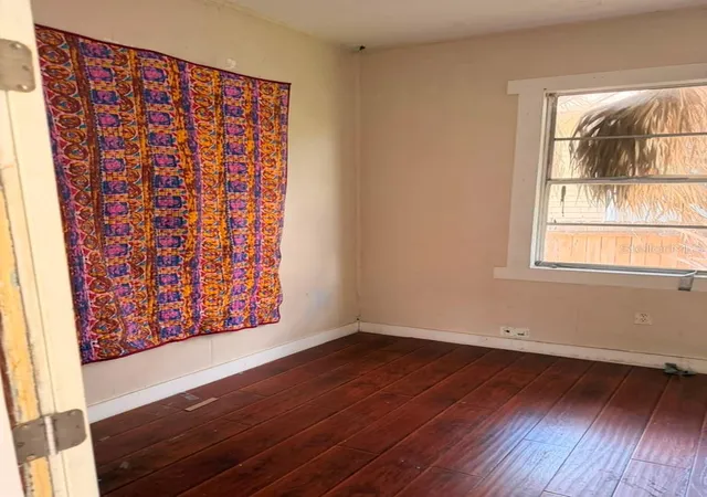 Photo 1 of Single family home for sale at 2323 W Chestnut St, Tampa, FL 33607 | MLS# TB8552764 | Listing updated on 2026-09-29