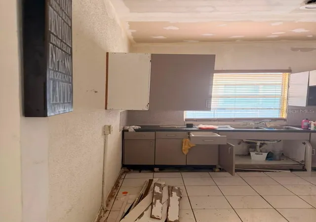 Photo 4 of Single family home for sale at 2323 W Chestnut St, Tampa, FL 33607 | MLS# TB8552764 | Listing updated on 2026-09-29