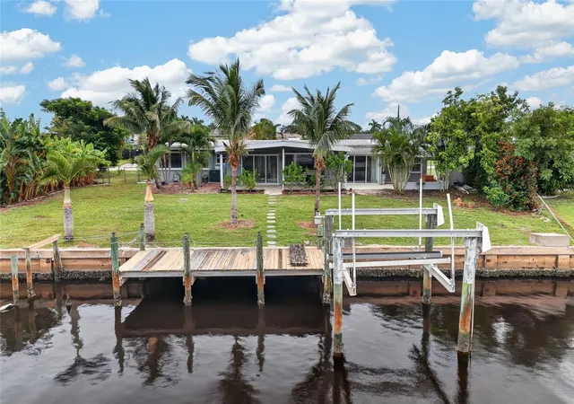 Photo 3 of Single family home for sale at 182 Beeney Rd Se, Port Charlotte, FL 33952 | MLS# C7531293 | Listing updated on 2026-10-06
