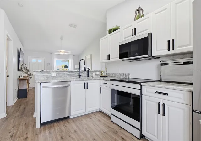 Photo 3 of Single family home for sale at 5295 Drew Rd, Venice, FL 34293 | MLS# N6145960 | Listing updated on 2026-10-04