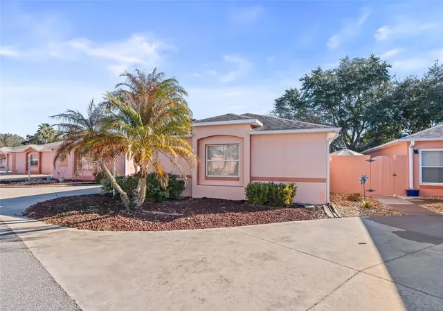 Photo 1 of Single family home for sale at 621 Enconto St, Lady Lake, FL 32159 | MLS# G5118357 | Listing updated on 2026-09-28