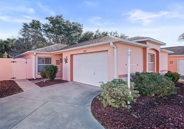 Photo 3 of Single family home for sale at 621 Enconto St, Lady Lake, FL 32159 | MLS# G5118357 | Listing updated on 2026-09-28