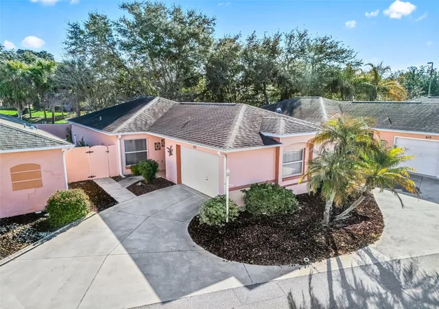 Photo 4 of House for sale at 621 Enconto St, Lady Lake, FL 32159 | MLS# G5118357 | Listing updated on 2026-09-29