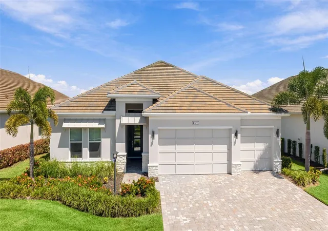 Photo 4 of Single family home for sale at 8035 Waterbend Trl, Sarasota, FL 34240 | MLS# A4707670 | Listing updated on 2026-10-21