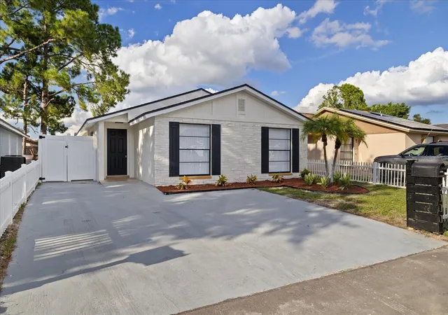 Photo 2 of Single family home for sale at 9111 Suffield Ct, Tampa, FL 33615 | MLS# TB8552781 | Listing updated on 2026-09-29