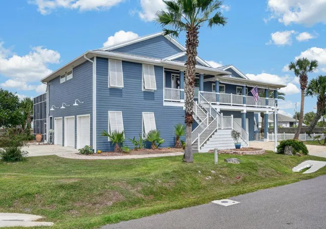 Photo 2 of Single family home for sale at 45 Rollins Dr, Palm Coast, FL 32137 | MLS# FC321742 | Listing updated on 2026-10-26