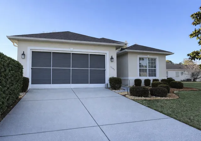 Photo 3 of Single family home for sale at 10127 Tria Dr, Weeki Wachee, FL 34613 | MLS# W7889887 | Listing updated on 2026-09-29