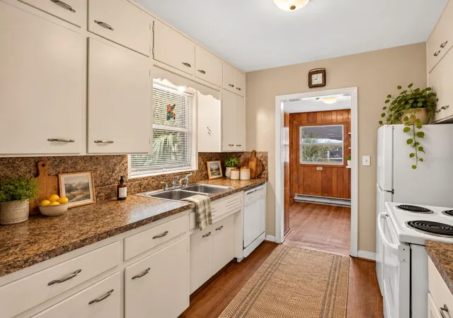 Photo 3 of Single family home for sale at 541 S Clayton Ave, Lakeland, FL 33801 | MLS# TB8552786 | Listing updated on 2026-10-06