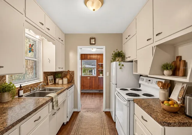 Photo 4 of Single family home for sale at 541 S Clayton Ave, Lakeland, FL 33801 | MLS# TB8552786 | Listing updated on 2026-10-06