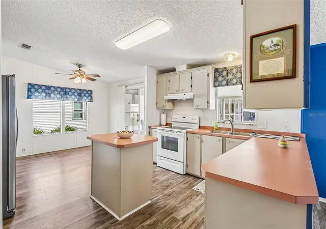 Photo 4 of Manufactured home for sale at 25109 Clifford Hl, Leesburg, FL 34748 | MLS# G5118358 | Listing updated on 2026-10-22