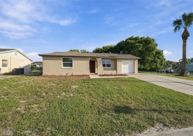 Photo 3 of Single family home for sale at 7101 Fairfax Dr, Port Richey, FL 34668 | MLS# W7889890 | Listing updated on 2026-10-03