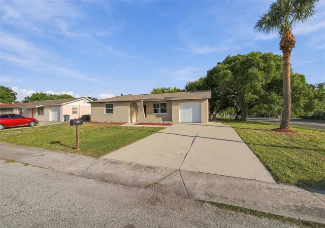Photo 3 of Single family home for sale at 7101 Fairfax Dr, Port Richey, FL 34668 | MLS# W7889890 | Listing updated on 2026-10-03
