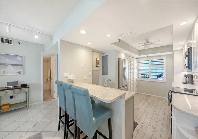 Listing Photo 4 - Condo for sale in building located at 4525 Gulf Of Mexico Dr, Longboat Key, FL 34228 - Unit #204