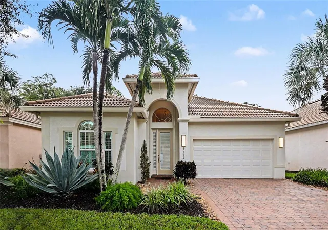 Photo 2 of Single family home for sale at 10534 Yorkstone Dr, Bonita Springs, FL 34135 | MLS# O6445355 | Listing updated on 2026-10-01