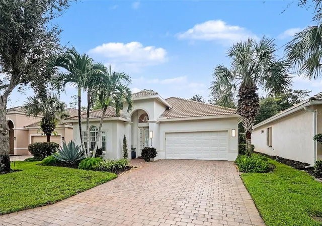 Photo 3 of Single family home for sale at 10534 Yorkstone Dr, Bonita Springs, FL 34135 | MLS# O6445355 | Listing updated on 2026-10-01