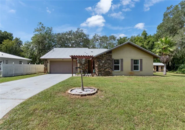 Photo 1 of Sale Pending at 915 Stetson Ter, Inverness, FL 34450 | MLS# W7889891 | Listing updated on 2026-10-04