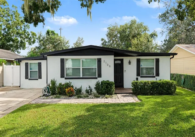 Single family home for sale at 2109 E Flora St, TAMPA, FL 33610 | MLS# TB8552824